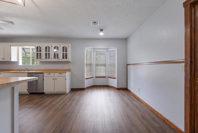 602 N 21st Street, Grove, OK 74344