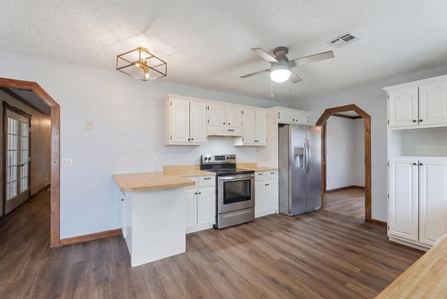602 N 21st Street, Grove, OK 74344