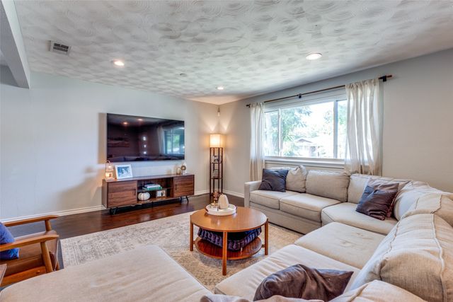 8450 Sweetwater Drive, Dallas, TX 75228