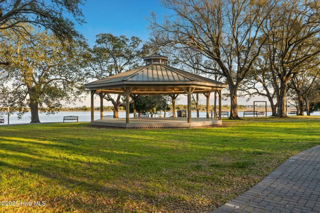 9280 Heritage Drive SW, Calabash, NC 28467