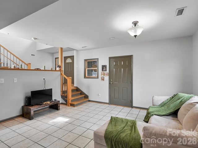 993 Old Marshall Highway, Asheville, NC 28804