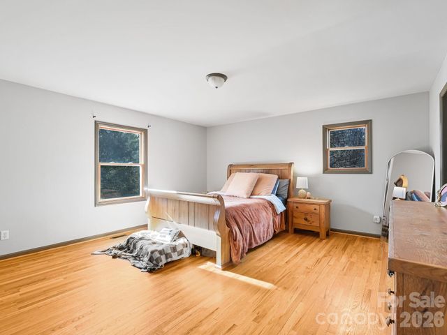 993 Old Marshall Highway, Asheville, NC 28804