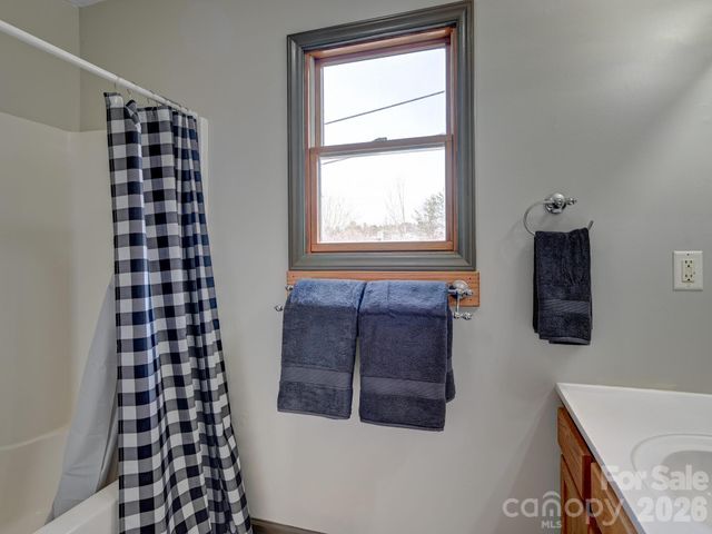 993 Old Marshall Highway, Asheville, NC 28804