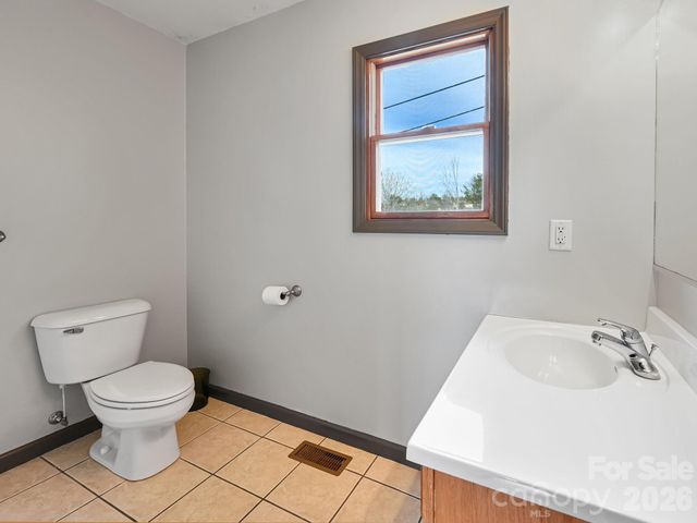 993 Old Marshall Highway, Asheville, NC 28804