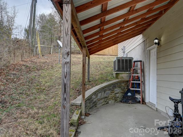 993 Old Marshall Highway, Asheville, NC 28804