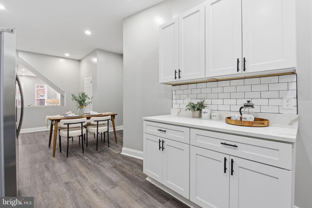 Image 10 of property listing at 1708 E FEDERAL ST, Baltimore, MD 21213