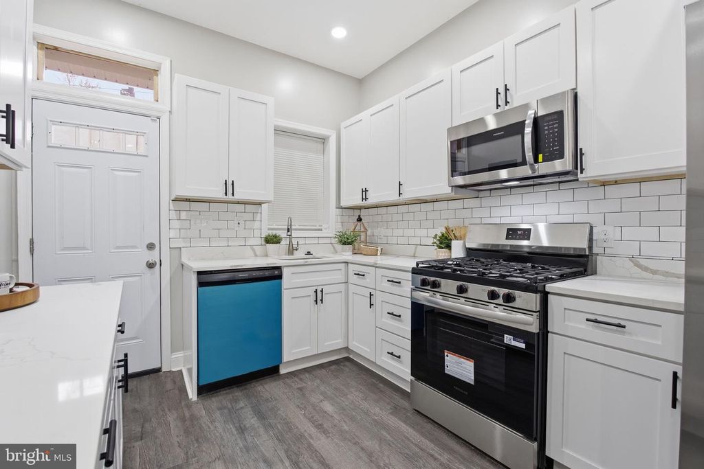 Image 11 of property listing at 1708 E FEDERAL ST, Baltimore, MD 21213