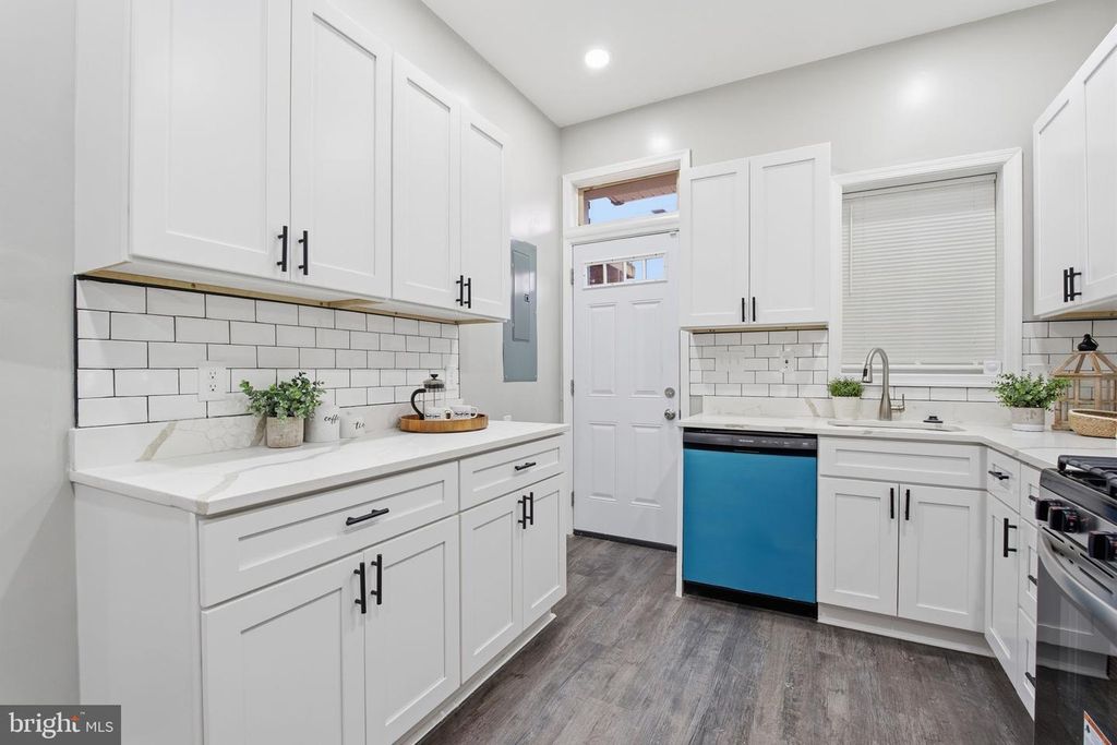 Image 12 of property listing at 1708 E FEDERAL ST, Baltimore, MD 21213