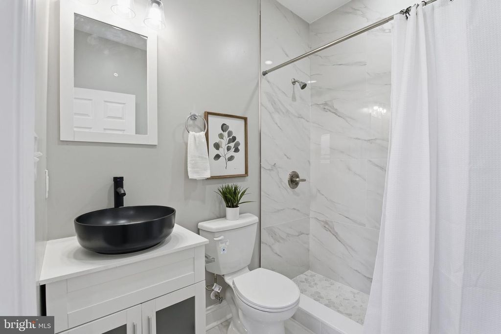 Image 18 of property listing at 1708 E FEDERAL ST, Baltimore, MD 21213