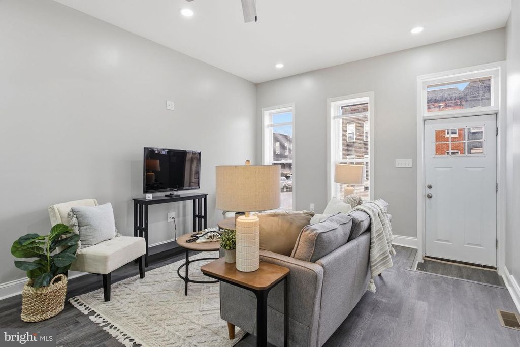 Image 2 of property listing at 1708 E FEDERAL ST, Baltimore, MD 21213