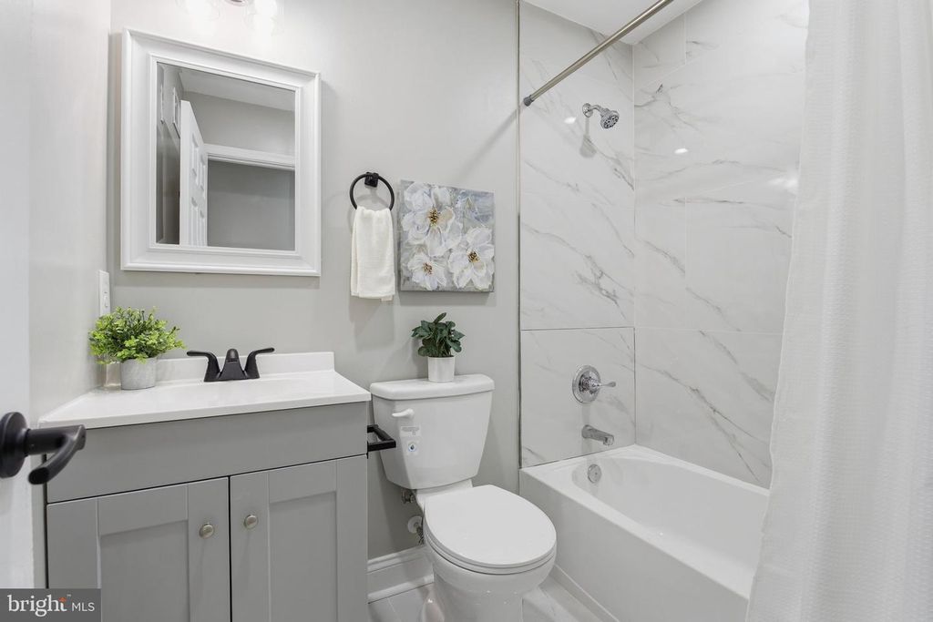 Image 25 of property listing at 1708 E FEDERAL ST, Baltimore, MD 21213