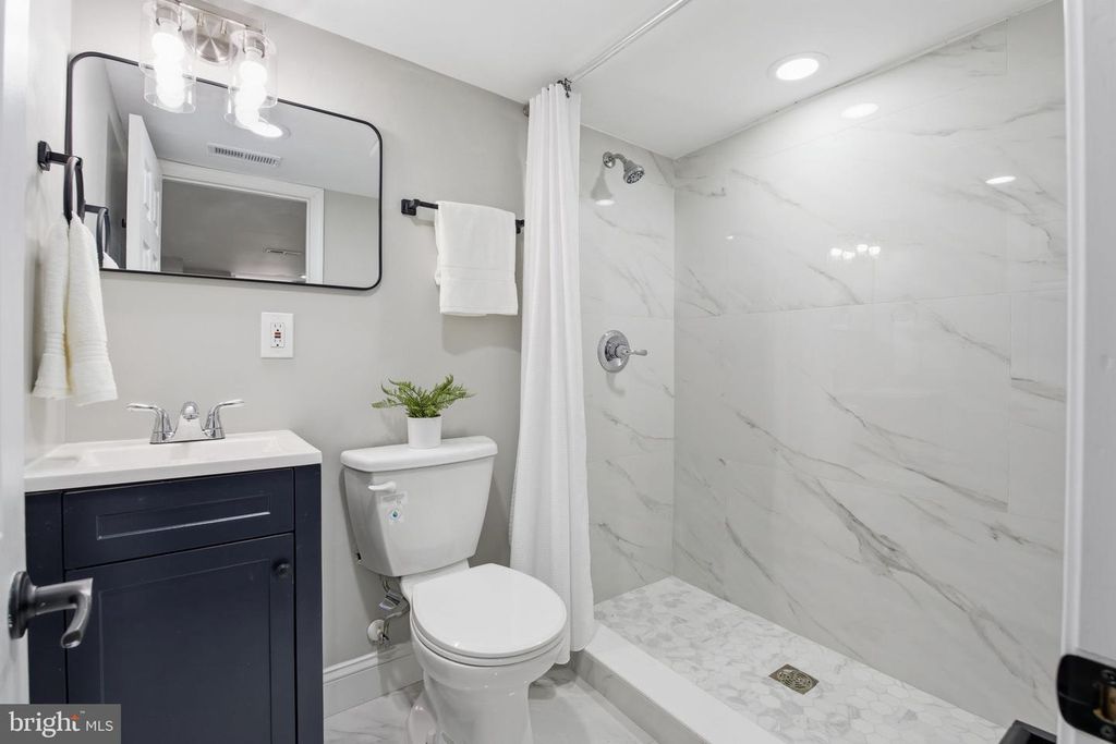 Image 29 of property listing at 1708 E FEDERAL ST, Baltimore, MD 21213