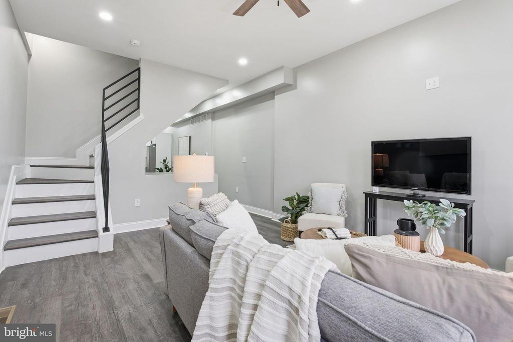 Image 3 of property listing at 1708 E FEDERAL ST, Baltimore, MD 21213