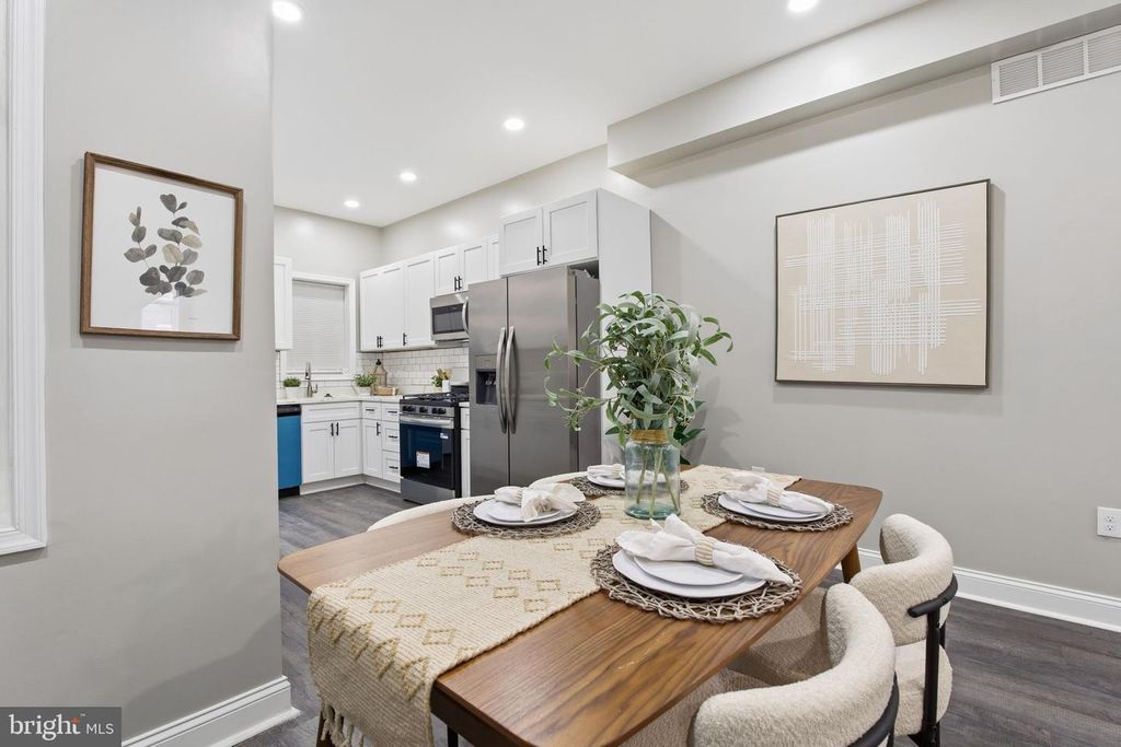 Image 8 of property listing at 1708 E FEDERAL ST, Baltimore, MD 21213