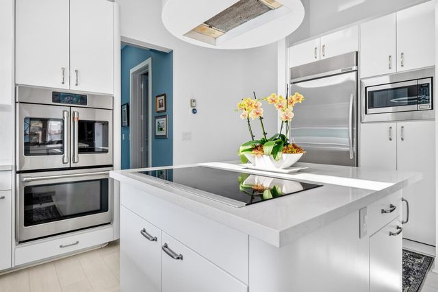 6 Cloister Circle, West Palm Beach, FL 33401