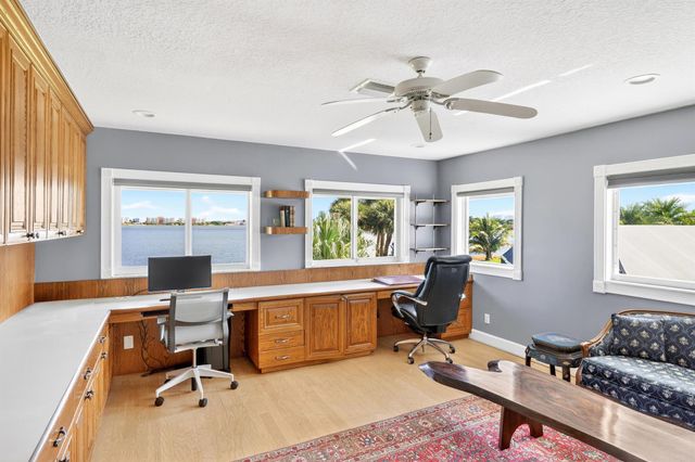 6 Cloister Circle, West Palm Beach, FL 33401