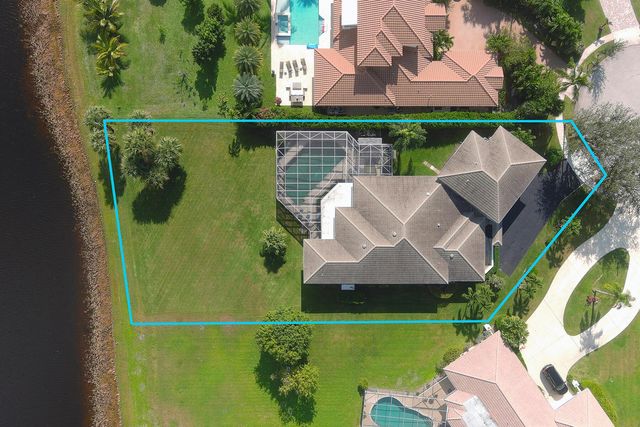 6 Cloister Circle, West Palm Beach, FL 33401