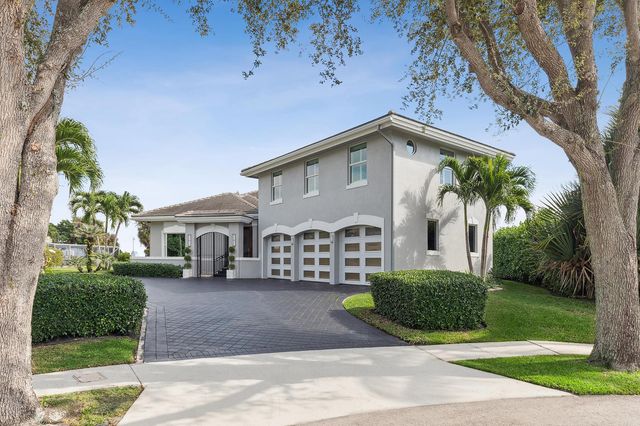 6 Cloister Circle, West Palm Beach, FL 33401