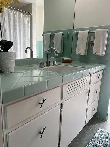2507 Carlyle Drive, Kalamazoo, MI 49008