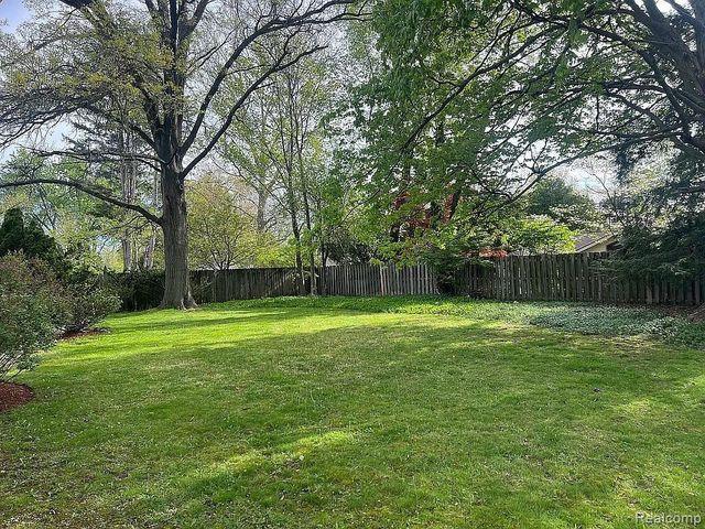 2507 Carlyle Drive, Kalamazoo, MI 49008