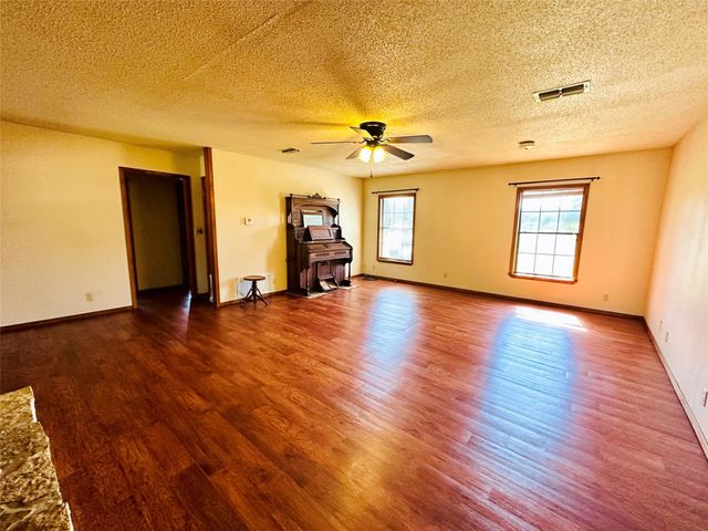 318 County Road Se 4265, Mount Vernon, TX 75457