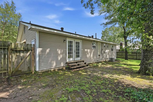 9119 Woodbine St, Sherwood, AR 72120