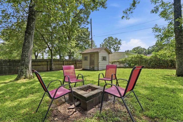 9119 Woodbine St, Sherwood, AR 72120