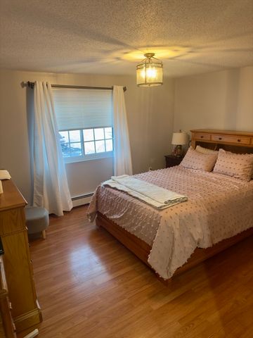 1400 Skyline Dr 3, Lowell, MA 01854