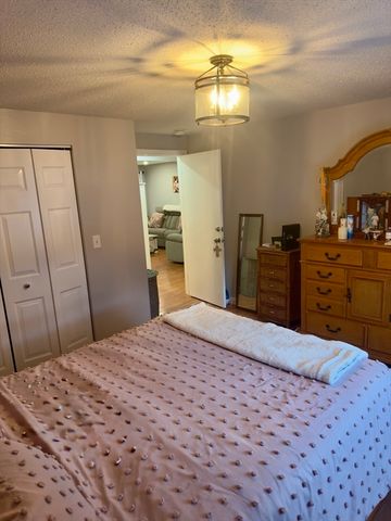 1400 Skyline Dr 3, Lowell, MA 01854