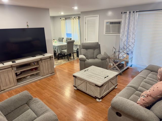 1400 Skyline Dr 3, Lowell, MA 01854