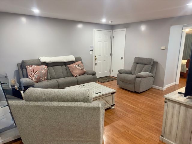 1400 Skyline Dr 3, Lowell, MA 01854