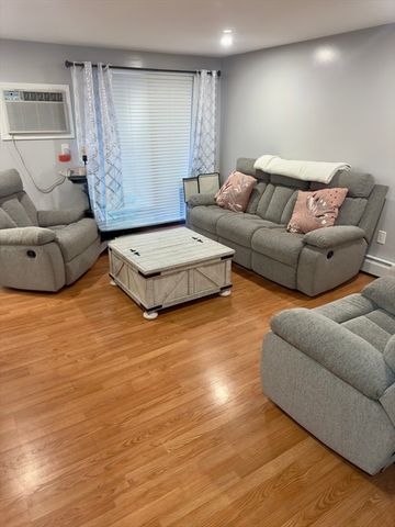 1400 Skyline Dr 3, Lowell, MA 01854