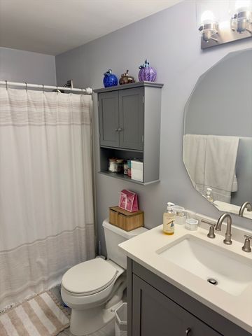 1400 Skyline Dr 3, Lowell, MA 01854