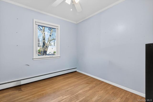 8 Stern Court, Huntington Station, NY 11746
