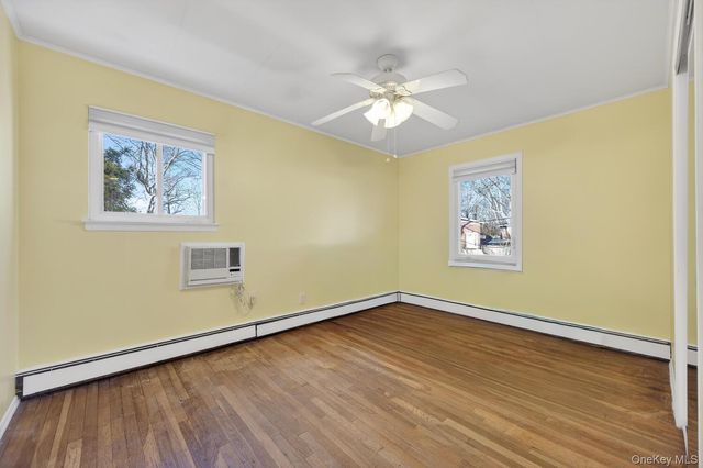 8 Stern Court, Huntington Station, NY 11746