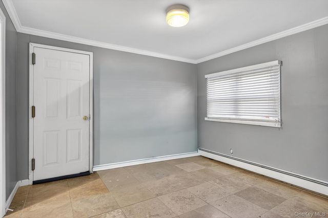 8 Stern Court, Huntington Station, NY 11746