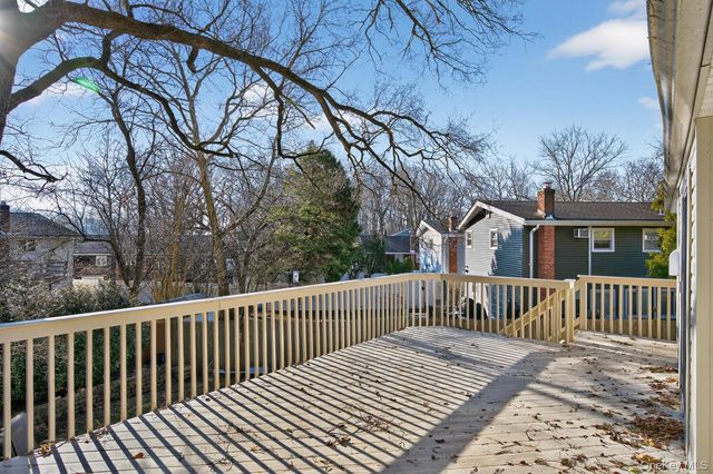 8 Stern Court, Huntington Station, NY 11746