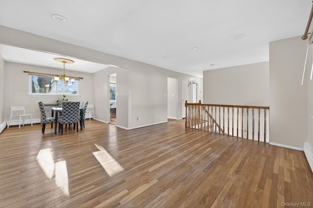 8 Stern Court, Huntington Station, NY 11746