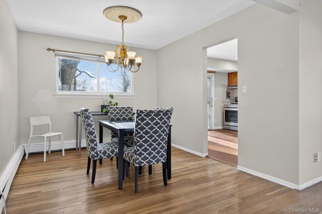 8 Stern Court, Huntington Station, NY 11746