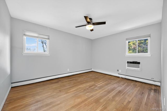 8 Stern Court, Huntington Station, NY 11746
