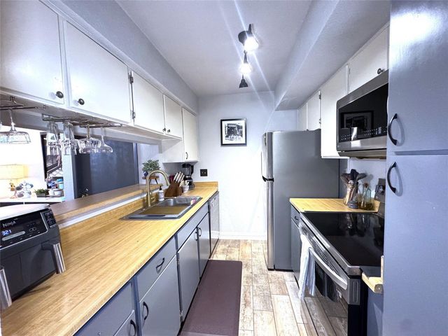 10110 Forum West Dr Drive 421, Houston, TX 77036