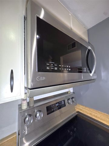 10110 Forum West Dr Drive 421, Houston, TX 77036