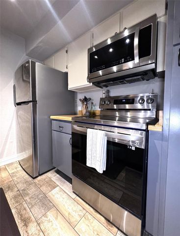 10110 Forum West Dr Drive 421, Houston, TX 77036