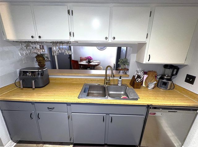 10110 Forum West Dr Drive 421, Houston, TX 77036