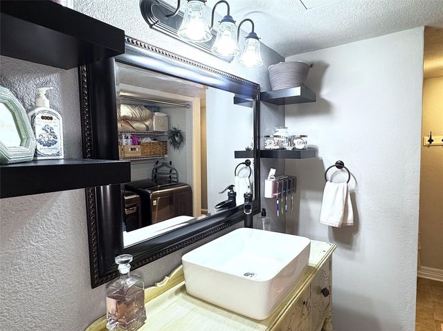 10110 Forum West Dr Drive 421, Houston, TX 77036