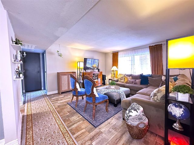 10110 Forum West Dr Drive 421, Houston, TX 77036