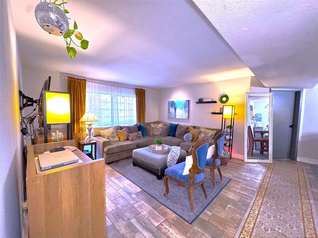 10110 Forum West Dr Drive 421, Houston, TX 77036