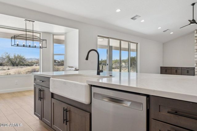 654 E Paint Your Wagon Trail, Phoenix, AZ 85085
