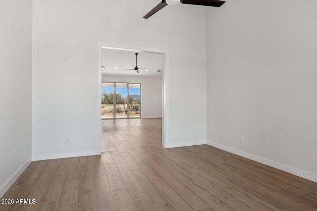 654 E Paint Your Wagon Trail, Phoenix, AZ 85085