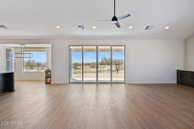 654 E Paint Your Wagon Trail, Phoenix, AZ 85085